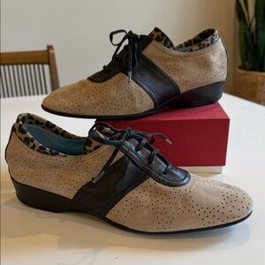 Thierry Rabotin Suede Oxfords Woman’s sz 42